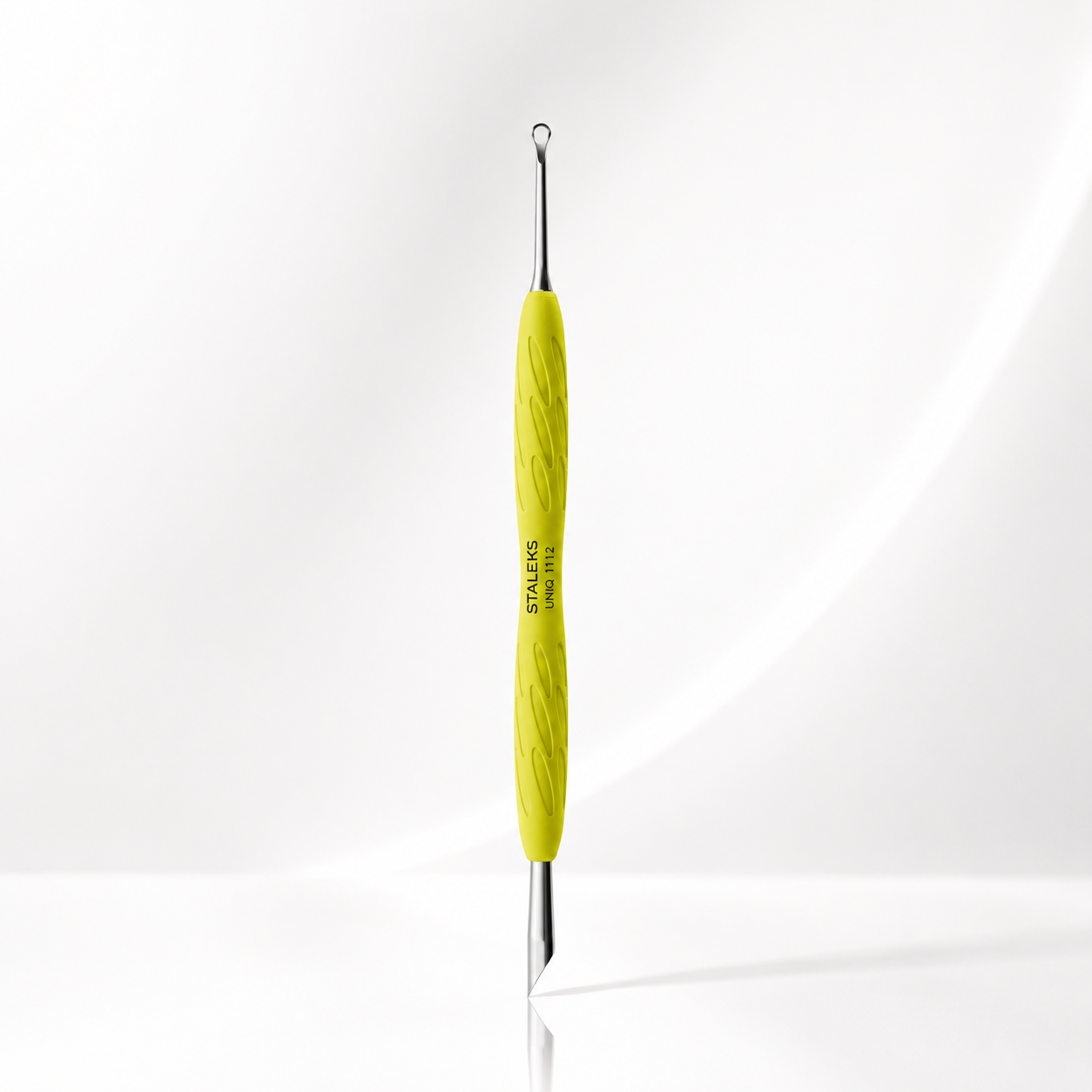 Manicure pusher Gummy with yellow silicone handle UNIQ 11 TYPE 2 (beveled and loop pusher)