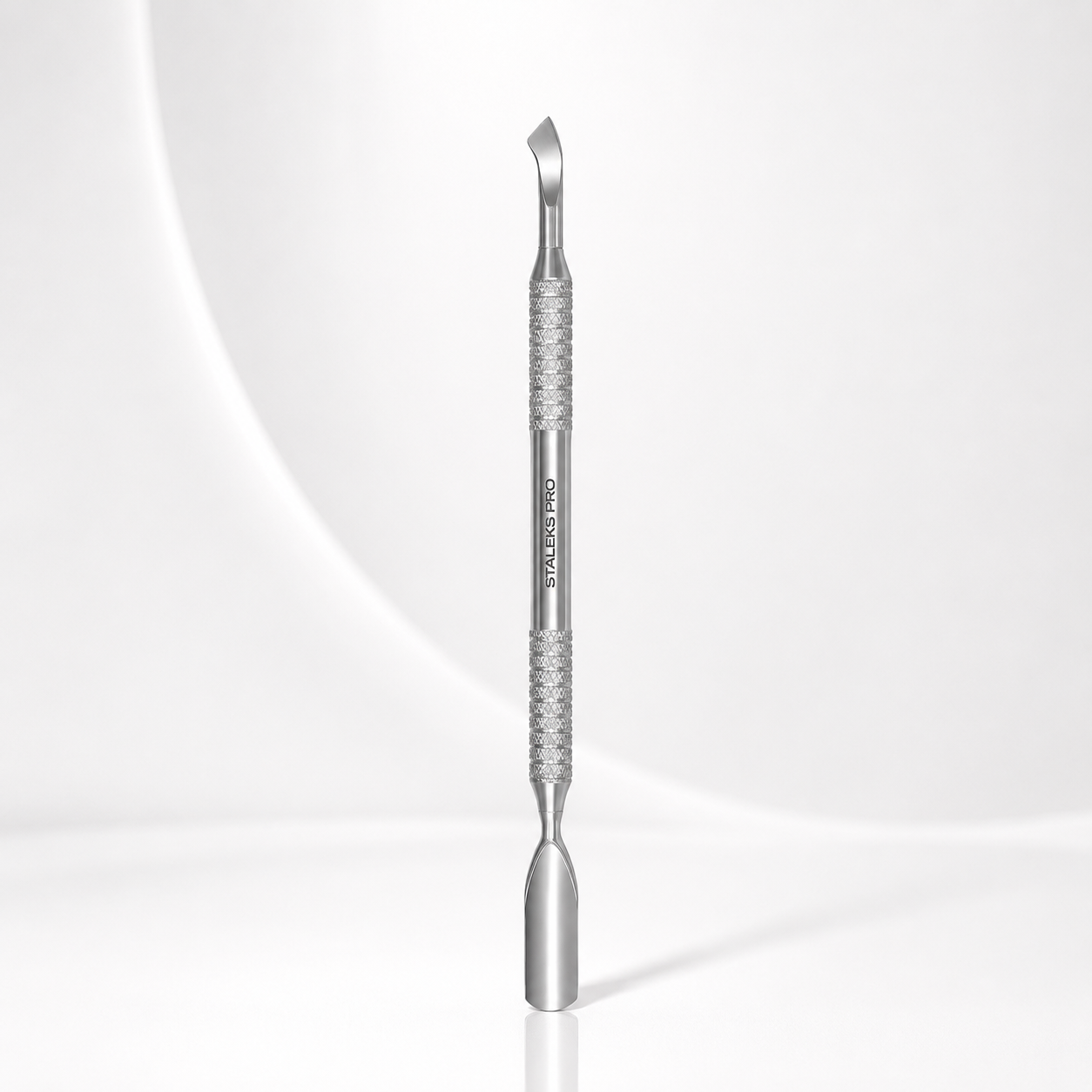 Manicure pusher EXPERT 30 TYPE 4.2 (rounded wide pusher and bent blade)