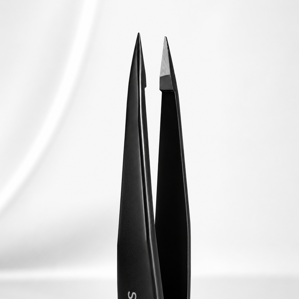 Eyebrow Tweezers EXPERT 11 TYPE 5b Point Black