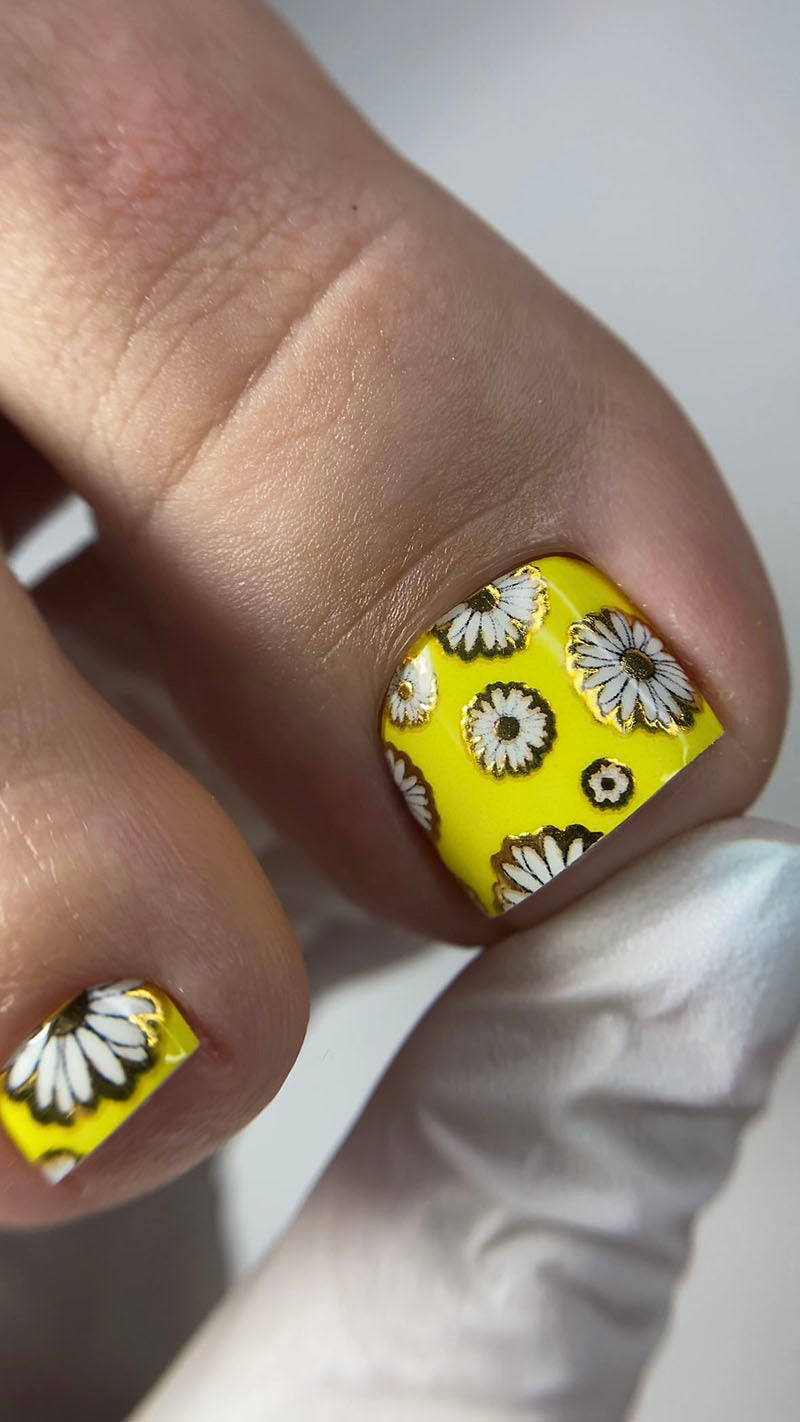 Pedicure Chamomile with outline. Foil gold. Nail wrap WR-772 - image 3